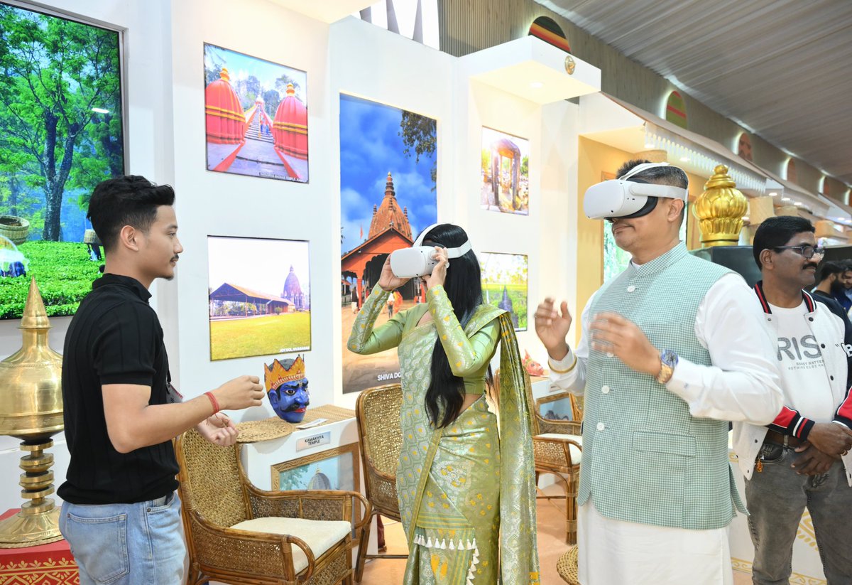 Pijush_hazarika's tweet photo. Explored the fabulous #AdvantageAssam2 exhibition with @AimeeBaruah today. We visited a wide range of stalls, which will be open to the public until tomorrow evening. https://t.co/M0LV4FX9LB