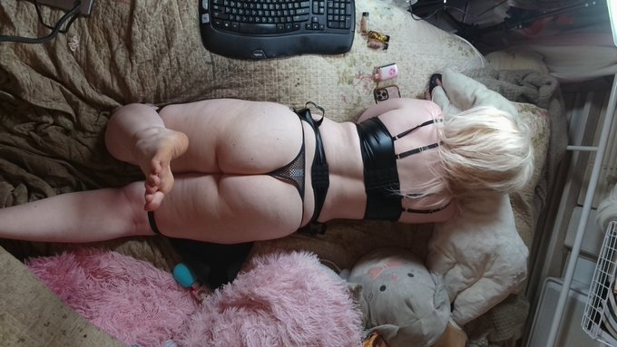 𝔩𝔦𝔩𝔦𝔱𝔥 🦢 - 1 pic. i’ll be live on cb and mfc in about 45 mins, come play with me then? ♡ #nsfwtwtًًًٌٌٍِّ #nsfwtwtً #booty #camgirlِ #lovense https://t.co/zqi9k4ImbN