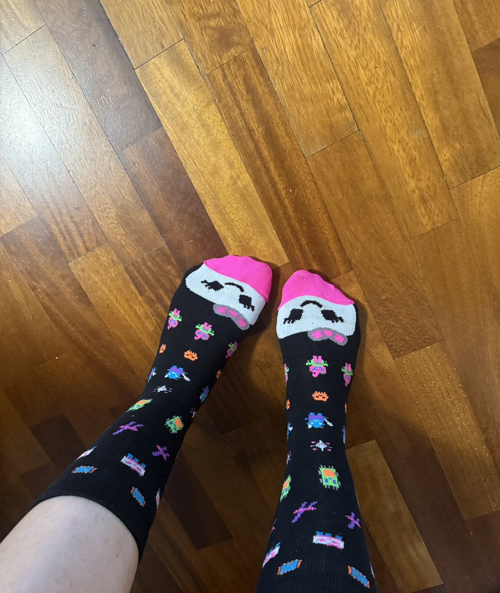 spinacciuga's tweet image. Indubbiamente calzini bellissimi. #calzini #calze #piedini #feet #socks