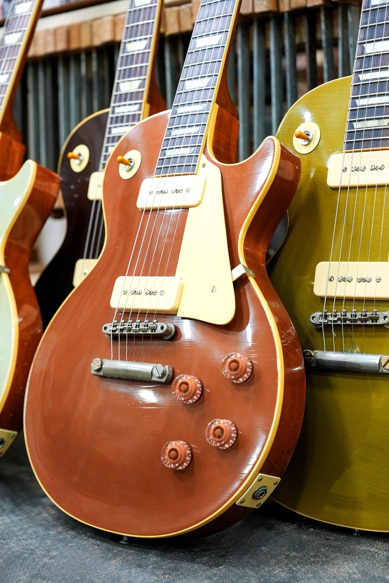 Calling all guitar nerds and fans of rare Gibsons! The 1955 NAMM Show Commemorative Edition Les Pauls come in five limited finishes inspired by “the hottest car colors of the day.”  

Check out all the finishes and tell us your favorite! ow.ly/MXC450UZOOM