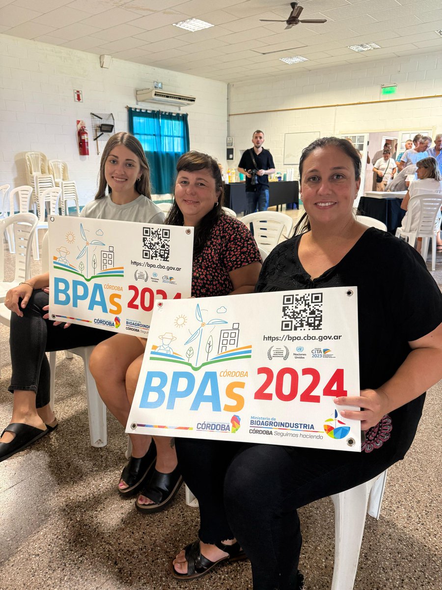 MinAgriCba's tweet image. #Serrano 📍
El Ministro de Bioagroindustria, @SergioBussoOK encabeza el acto de entrega de aportes del programa de Buenas Prácticas Agropecuarias a 97 productores de Serrano, San Joaquín y Melo. 
#Bpas #DesarrolloSostenible #CórdobaNoPara