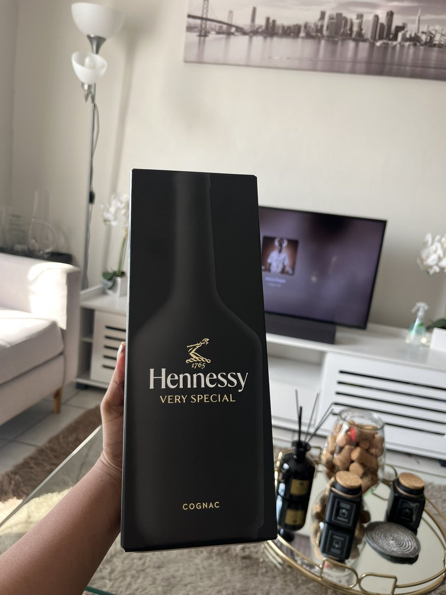 SisiphoThisani's tweet image. Weekend mayifane nenye 🥃❤️