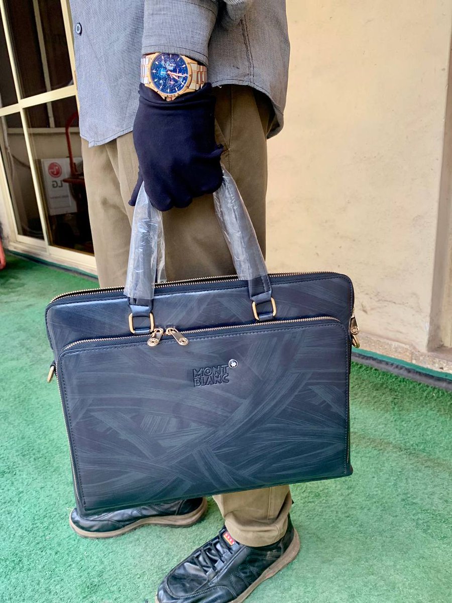 tolexy17's tweet photo. High Quality Mont Blanc Leather Bags in store.

🌹Price - k https://t.co/O9KI5kX37I