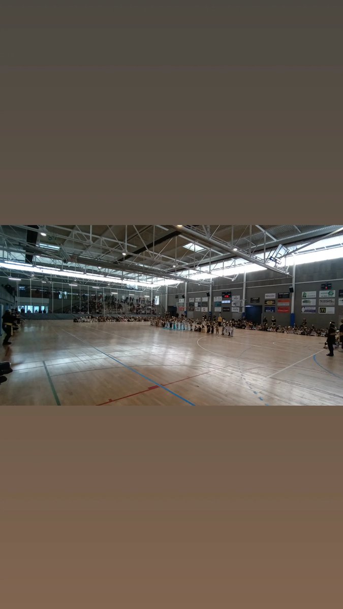 Comencem els balls del festival de Carnestoltes amb els més petits de l'escola!