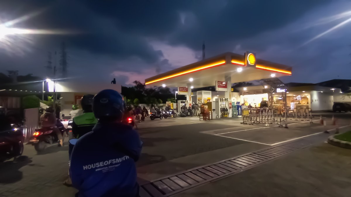 roykartun's tweet photo. Serba serbi pindah pengisian bahan bakar motor. https://t.co/JIDnV00KtJ