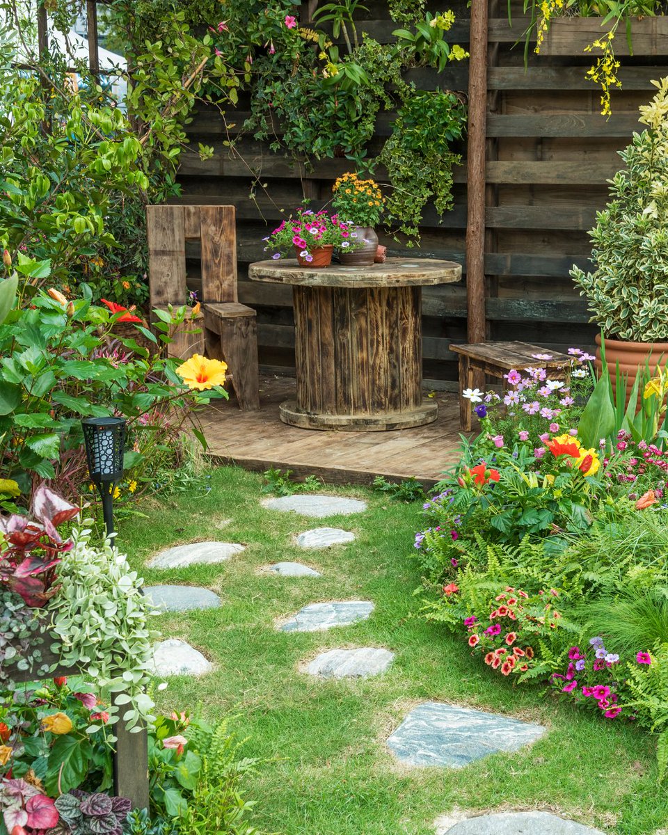 Bring your garden to life this spring with vibrant blooms🌸

Plant pansies, daffodils, tulips, primroses, and wallflowers for a colourful, fragrant, and thriving garden. Start now and enjoy a blooming season ahead! ✨🌷

#compendiumliving #spring #vibrantblooms