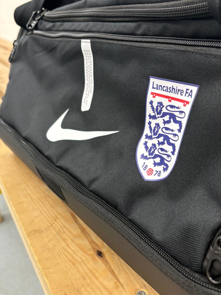 TheRefStop's tweet image. 💥 Quality Printing! 💥

Check out this Nike Academy 37L Hardcase with our premium Lancashire FA badge print! 👀✨

We deliver crisp, high-quality prints with a professional finish! 👌

#GearUpForTheGame #TheRefStop #QualityPrinting