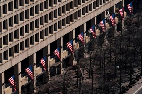DuronCaleb's tweet photo. Federal workers faced conflicting guidance from the president, their agencies and union leaders around a request to detail their professional accomplishments over the past week. https://t.co/3z4zfFoNXD https://t.co/DaRGWQVohw
