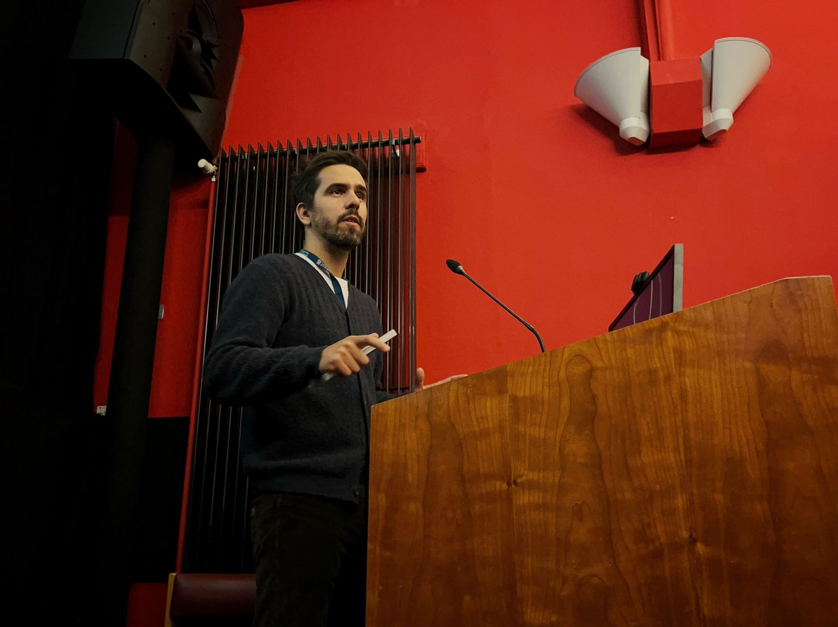 Comunicación UM (@comunicacionum) on Twitter photo En el marco de su investigación doctoral sobre representaciones cinematográficas del espacio urbano, el profesor <a href="/juanmarra/">Juan Marra</a> realizó una nueva estancia académica en la Universidad de Glasgow, donde dictó una clase sobre cine experimental, archivo y ciudad En el marco de su investigación doctoral sobre representaciones cinematográficas del espacio urbano, el profesor <a href="/juanmarra/">Juan Marra</a> realizó una nueva estancia académica en la Universidad de Glasgow, donde dictó una clase sobre cine experimental, archivo y ciudad