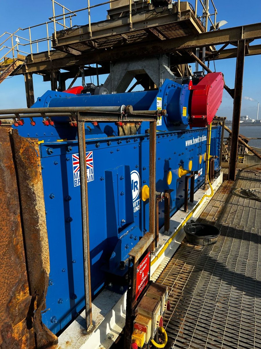 #HewittRobins is proud to share a recent upgrade for a valued customer. We replaced a worn-out triple-shafted Horizontal Screen with a custom-built 1.9 x 6.0 Double Deck screen, designed for seamless integration into the existing structure.