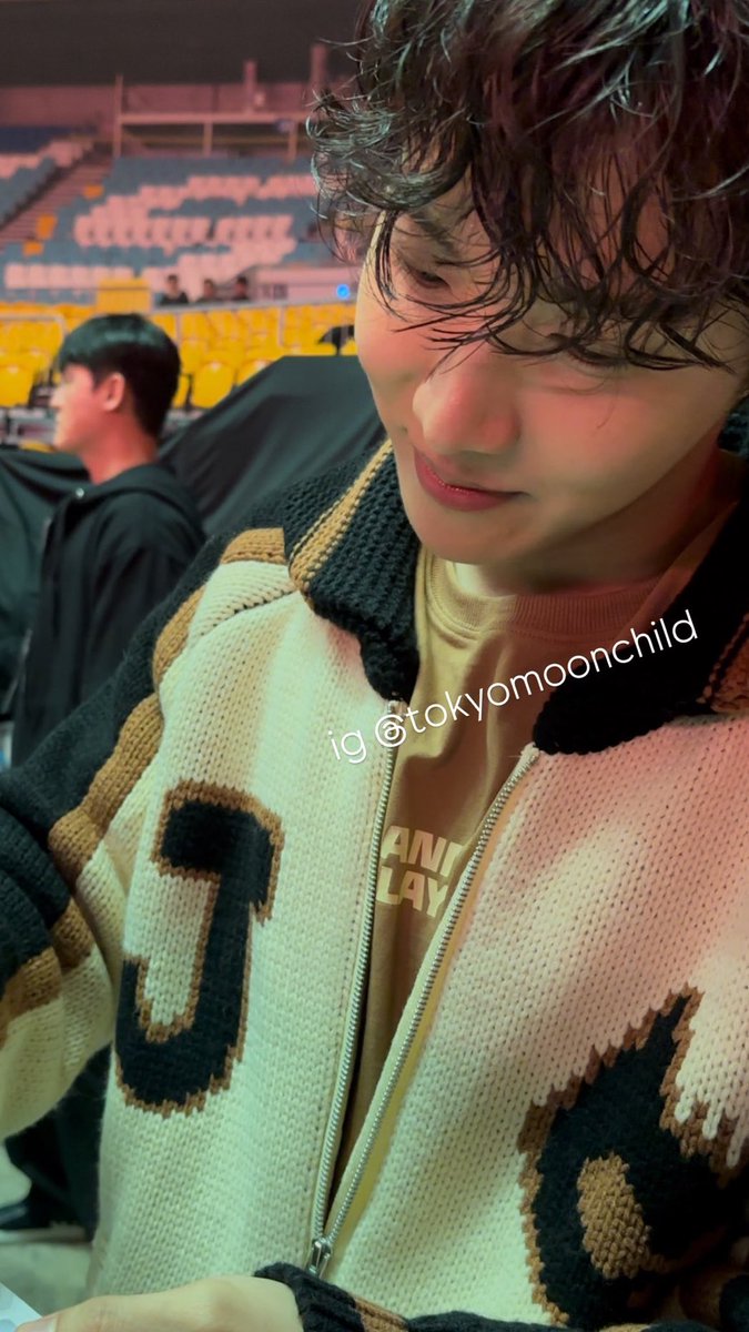 XD1998s's tweet image. ถ้าชั้นอยู่ใกล้แบบนี้ชั้นหงายท้องเป็นลมเพราะออร่าพี่โฮป