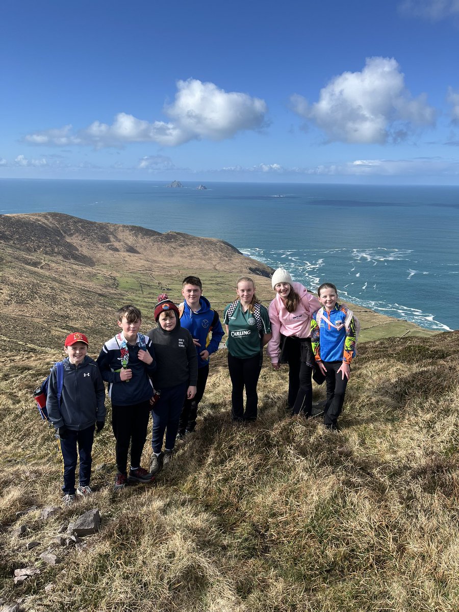 smnaofa's tweet image. Ní dheachaigh éinne riamh go Bólus gan dóchas rud a fháilt ann! Scoil scairte! Spaisteoireacht 🥾☀️@BriUibh @saolodheas @SkelligKerry