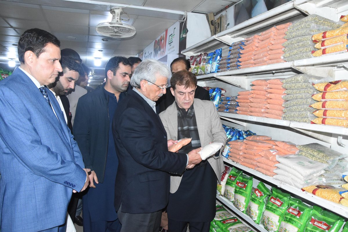 Federal Minister Rana Tanveer Hussain inaugurates the Ramzan Relief Package 2025 at Utility Store G-9, Islamabad, directing authorities to ensure the quality and quantity of food items. Utility Stores will remain open from 9 AM to 10 PM throughout Ramzan, and the Minister will