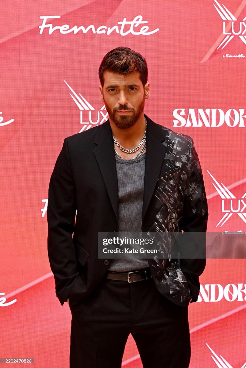 Alla faccia di chi ti ha sempre criticato, di chi ha sempre detto che Sandokan  non si faceva, di chi ha snobbato ogni tuo lavoro, ogni tua iniziativa, ogni tuo sforzo,ogni tuo risultato!!
Ecco questo è  il tuo grande giorno Can,sii orgoglioso e fagli mangiare la tua polvere!