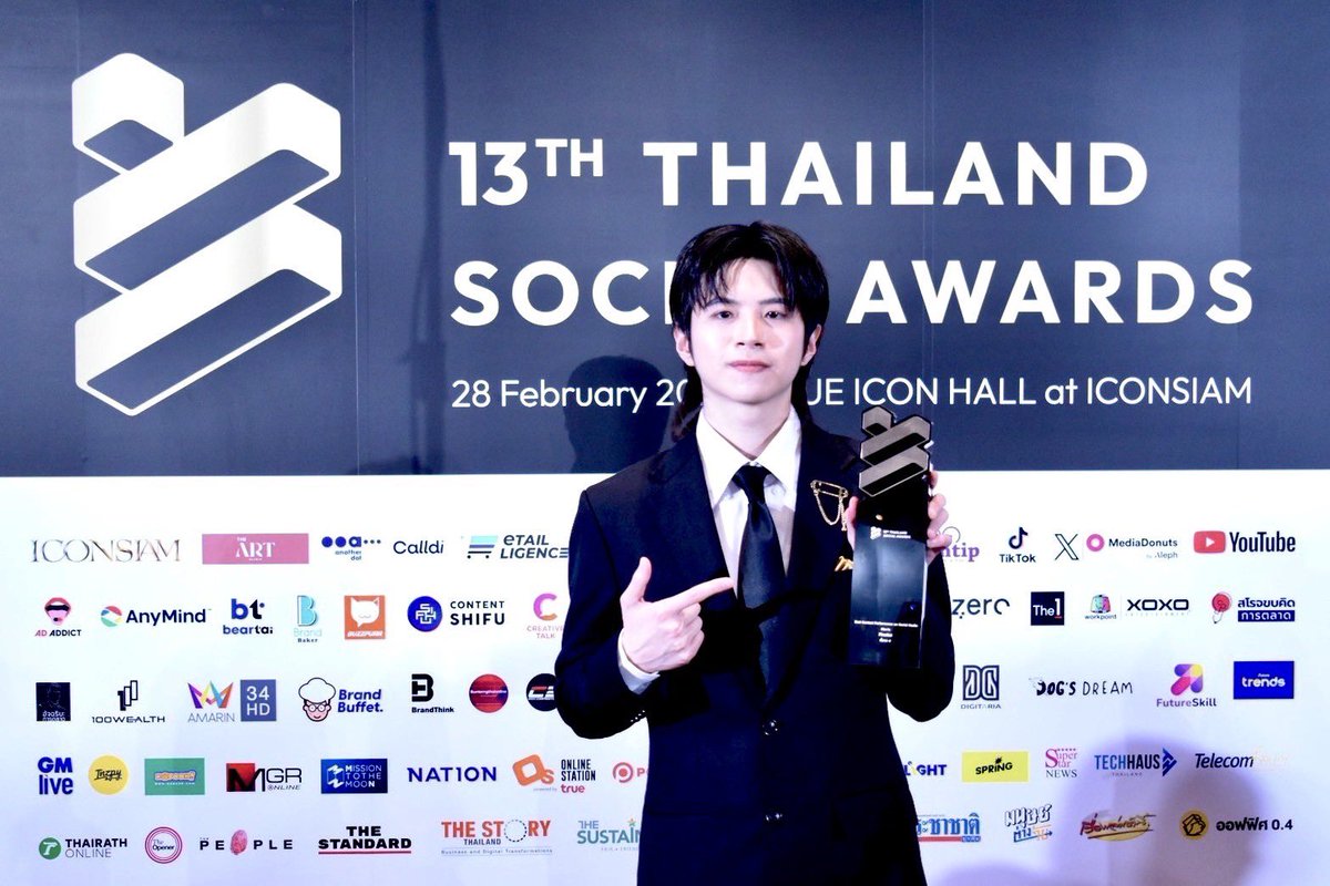 fivestar_movies's tweet photo. 'พี่นาค 4' ได้รับFinalist 1 ใน 5 รางวัล Best Content Performance on Social Media สาขา Movies ในงานประกาศรางวัล Thailand Social Awards ครั้งที่ 13 โดย แปลน - รัฐวิทย์ กิจวรลักษณ์ นักแสดง จากภา���ยนตร์พี่นาค 4 เป็นตัวแทนรับรางวัล 

ขอขอบคุณแฟนๆทุกคนที่สนับสนุน ภาพยนตร์ พี่นาค4 มาโดยตลอด🙏🏻🙏🏻🙏🏻

#พี่นาค4 #PEENAK4 #TSA13
#ThailandSocialAwards #ThailandSocialAwards13
#แปลนรัฐวิทย์ #PlanRathavit