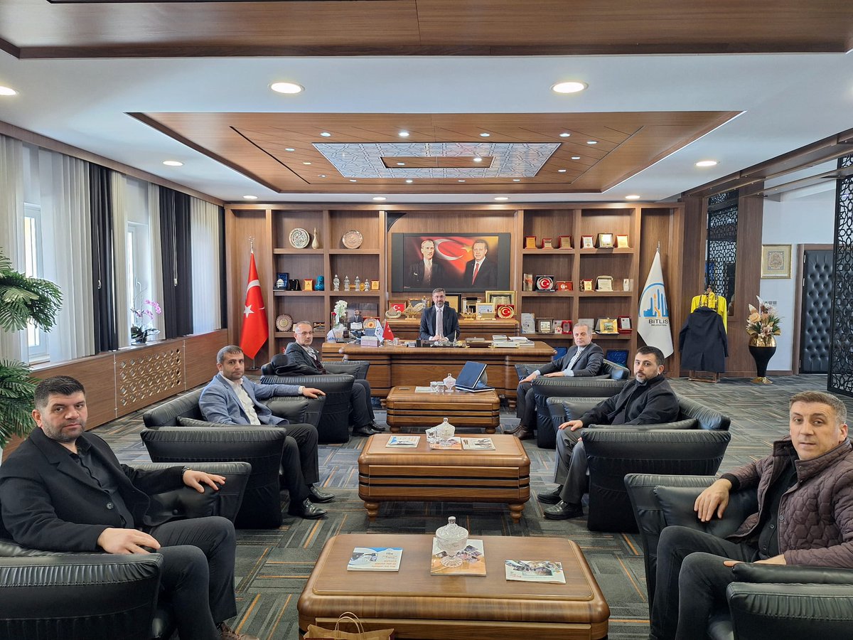 Bitlis Belediye Başkanı Sayın Nesrullah Tanğlay’ı yönetim kurulu üyelerimizle beraber makamında ziyaret ettik. Misafirperverliği için Bitlis Belediye Başkanımıza teşekkür ederiz.<a href="/iycgenelmerkez/">İlim Yayma Cemiyeti</a> <a href="/BitlisBld/">Bitlis Belediyesi</a> <a href="/Ntanglay/">Nesrullah TANĞLAY 🇹🇷</a>