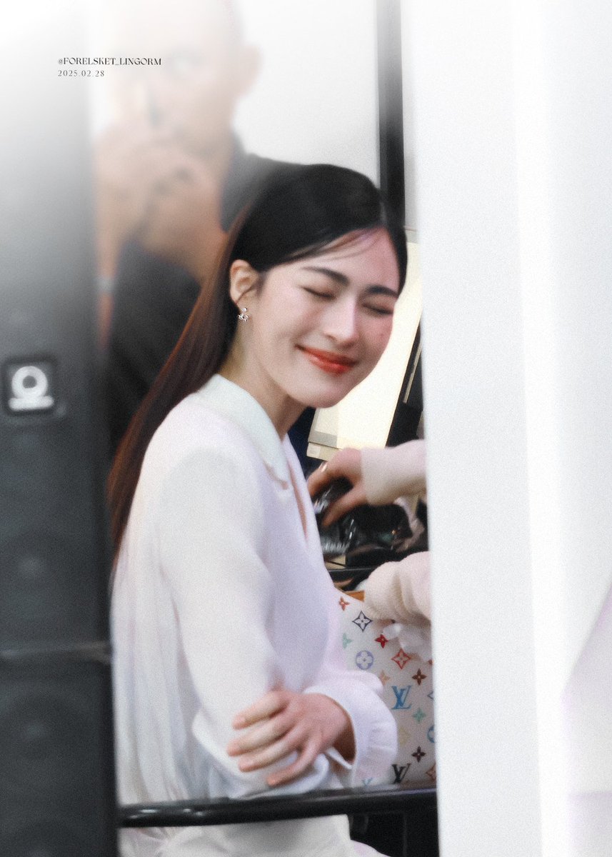 F_LingOrm's tweet photo. 𝐍𝐚𝐫𝐬 𝐁𝐞𝐚𝐮𝐭𝐲 𝐄𝐯𝐞𝐧𝐭 𝐢𝐧 𝐁𝐚𝐧𝐠𝐤𝐨𝐤
𝟐𝟎𝟐𝟓. 𝟎𝟐. 𝟐𝟖

𝑵𝒐  𝒐𝒏𝒆  𝒏𝒐𝒕𝒊𝒄𝒆𝒅.  

#NARSSerumCushionxLingling 
#หลิงหลิงคอง #linglingkwong https://t.co/D8GlDyy2mF