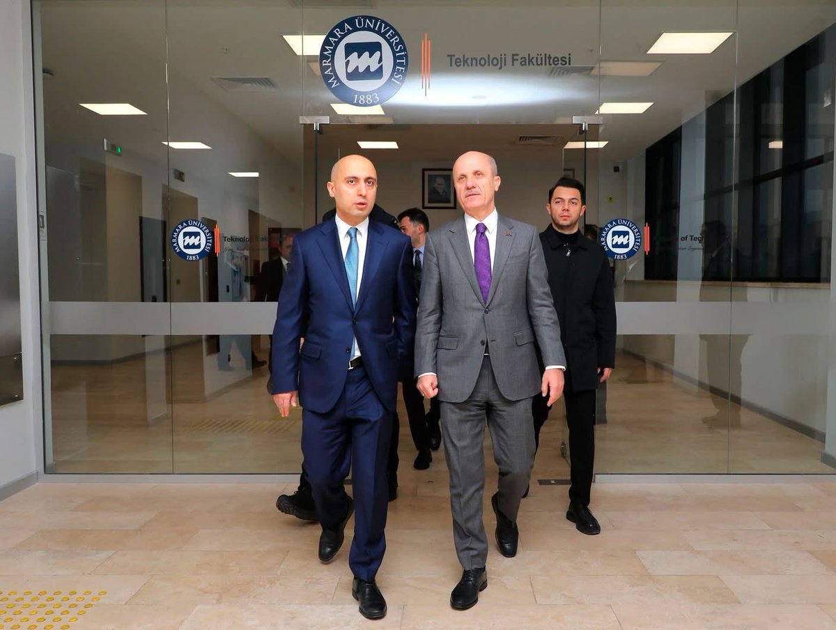 Emin Əmrullayevin rəhbərlik etdiyi nümayəndə heyəti Türkiyədə səfərdədir

#ElmVəTəhsilNazirliyi #EduAz 

Ətraflı: edu.gov.az/az/news-and-up…