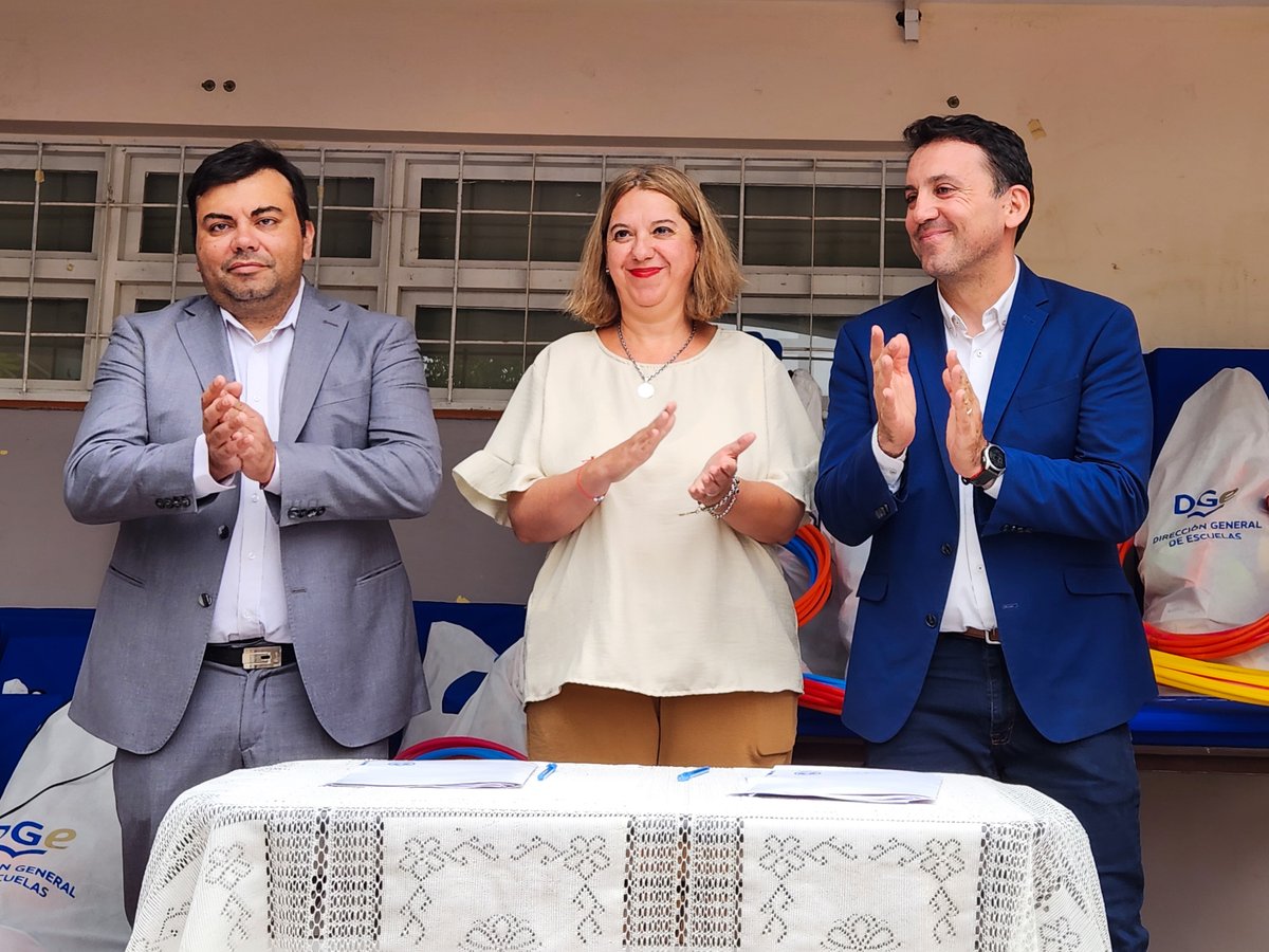 TadeoGZ's tweet photo. #RecorriendoEscuelas 👉Con @lopresti_lh visitamos la Escuela N° 4-103 Prof. Humberto Casiva de #ElChallao.

Gracias a Silvina, su directora, por recibirnos y acompañarnos en la entrega de material deportivo para 36 escuelas de Las Heras, Guaymallén, Ciudad y Lavalle🏀🤸‍♂️

Esta acción se viene realizando por toda la provincia.
+ herramientas para el deporte + educación