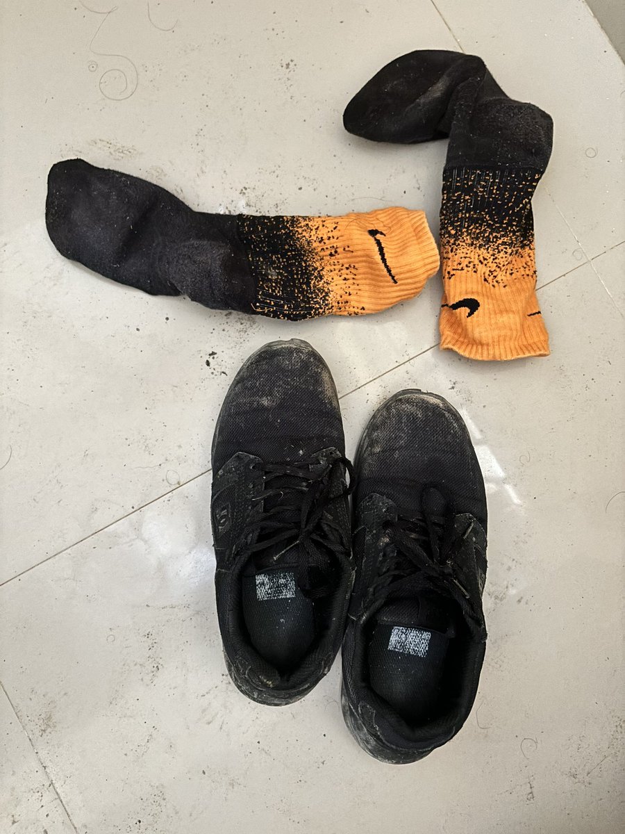 Xavi1socks's tweet photo. Chudai 🔥
después del trabajo necesito un masaje en los pies. 

After work I need a foot massage. #feet #socks
#pies #calcetines https://t.co/08fIGoLLqE