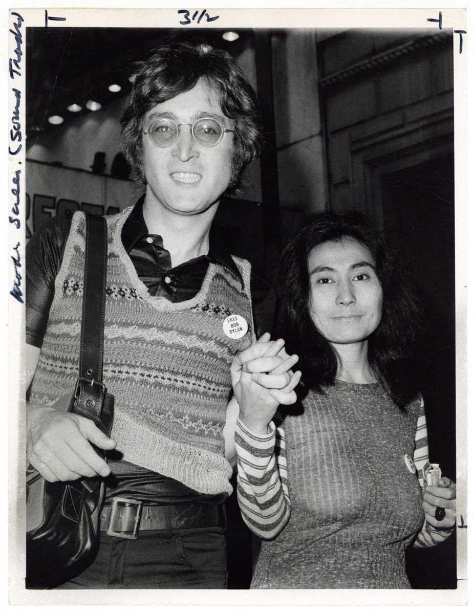 Alm_dude's tweet image. .#JohnLennon &amp;amp; #YokoOno in NYC in early June of 1971.