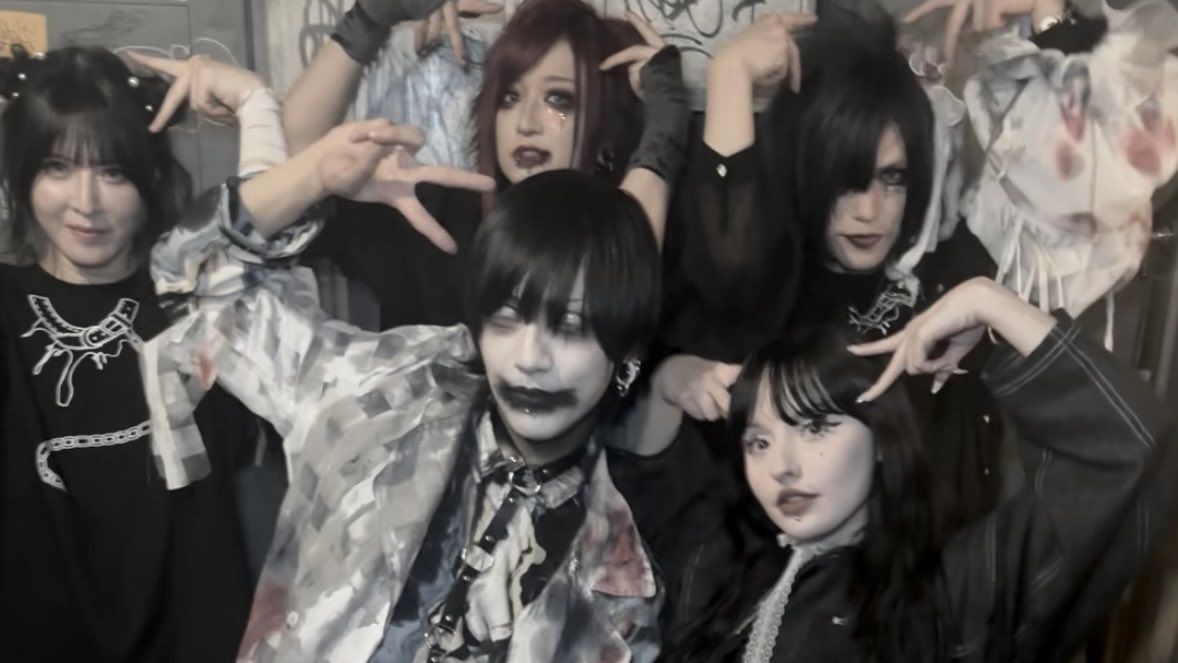 ch4rmyr's tweet photo. 壱周年おめでとうございました〜！！
泥眼を見つけて本当に幸せ、いつも泥眼を応援していますぅ〜
また次回〜❕✩˚‧ヽ(´・｀)ﾉ https://t.co/6n1KibezSP