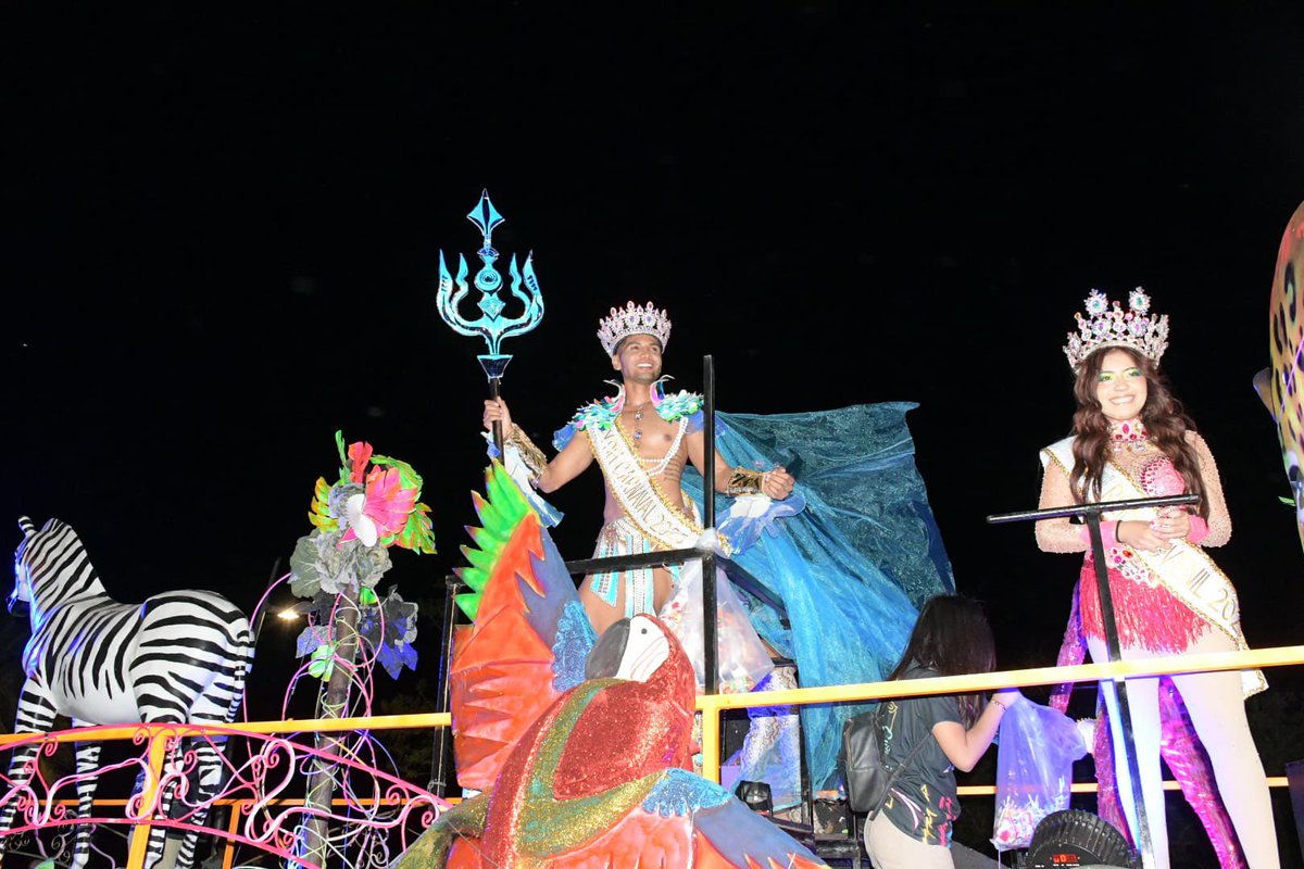 Con gran algarabía, sorpresas y mucha diversión, disfrutamos del inicio del tradicional desfile de nuestro Carnaval Neón Chetumal 2025💃🏻👯‍♀️.
Gracias de corazón a todas las familias 🤍 que se dieron cita en esta velada inolvidable.
#CarnavalChetumal2025
