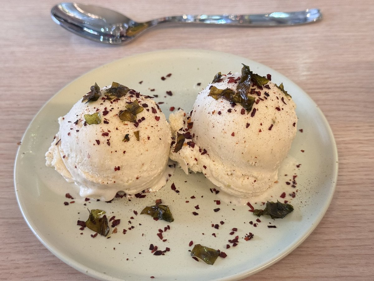 Pero qué maravilla es esta?  Helado de Pote Asturiano de Heladería Islandia!! Presentado en el #PoteDay