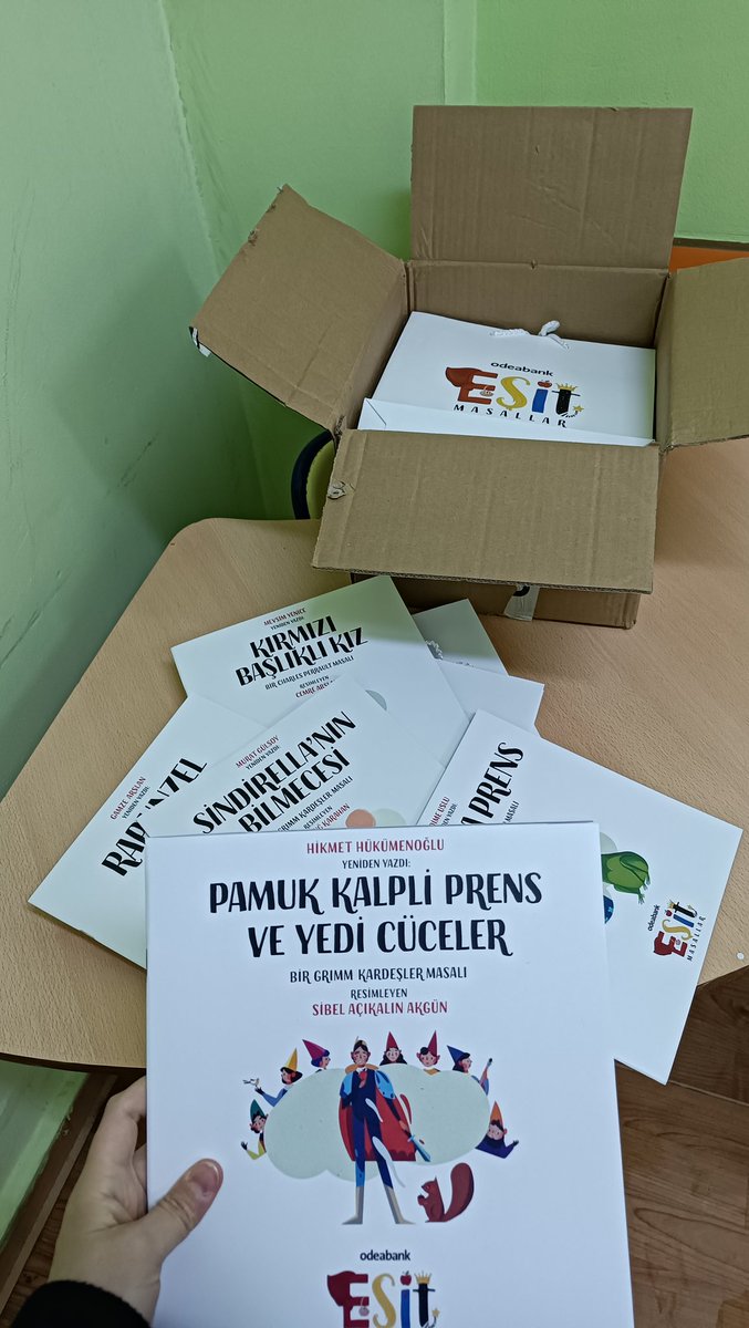 cicekkkseyda7's tweet photo. Başka masallar mümkün olamaz mı? Gözü kara prensesler ve cesur iyi prensler... #odeabank Eşit bir dünya için #EşitMasallar projesinde, #canyayınları desteğiyle harika bir iş yapmış 🙏 Sonunda kavuştum, teşekkürler 🤍 https://t.co/zZaEXwW5t0