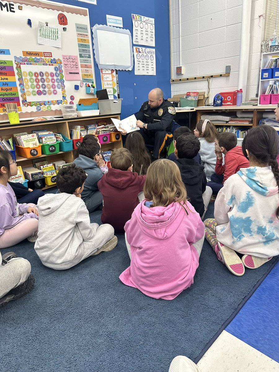 MrsSKessler's tweet photo. Our class had a special guest reader today to kick off Read Across America. Thank you MOPD and Officer Simonetti.    @markdgrilo @DaniMariGon @tincroadschool https://t.co/sOSo6W5iV5