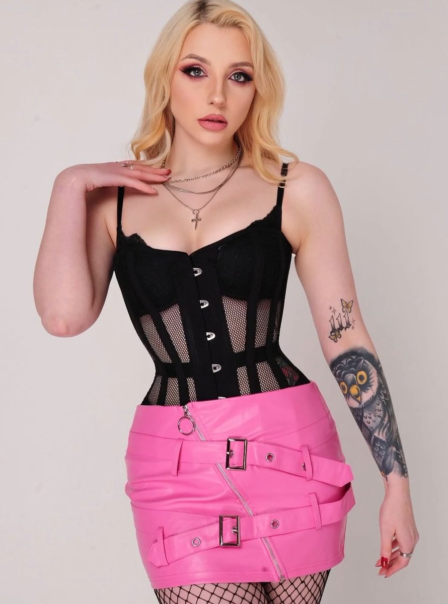Been doing some random shoots off and on here lately. And I've been killing it like the Queen that I am.