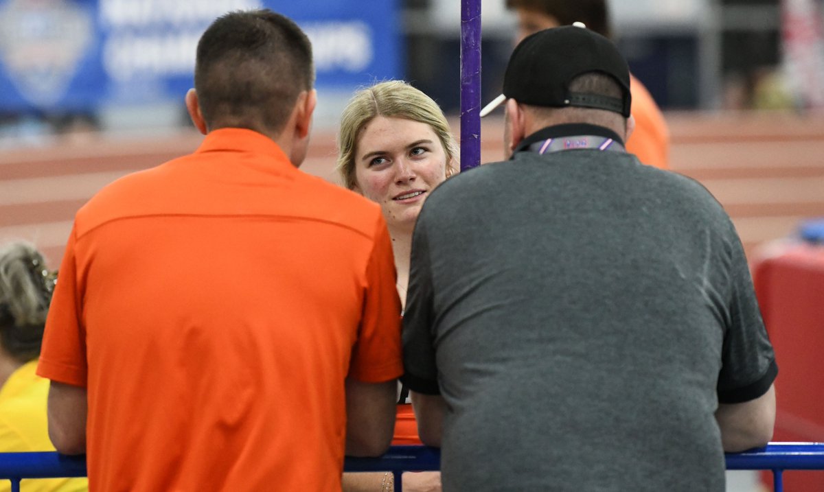 Scoop_DoaneTF's tweet photo. A day later, and we're all still on cloud nine with our newly-minted national champ @Kayleepribyl!

@doanepolevault #DoaneTF #NAIATrack https://t.co/nDcyKbvDP6
