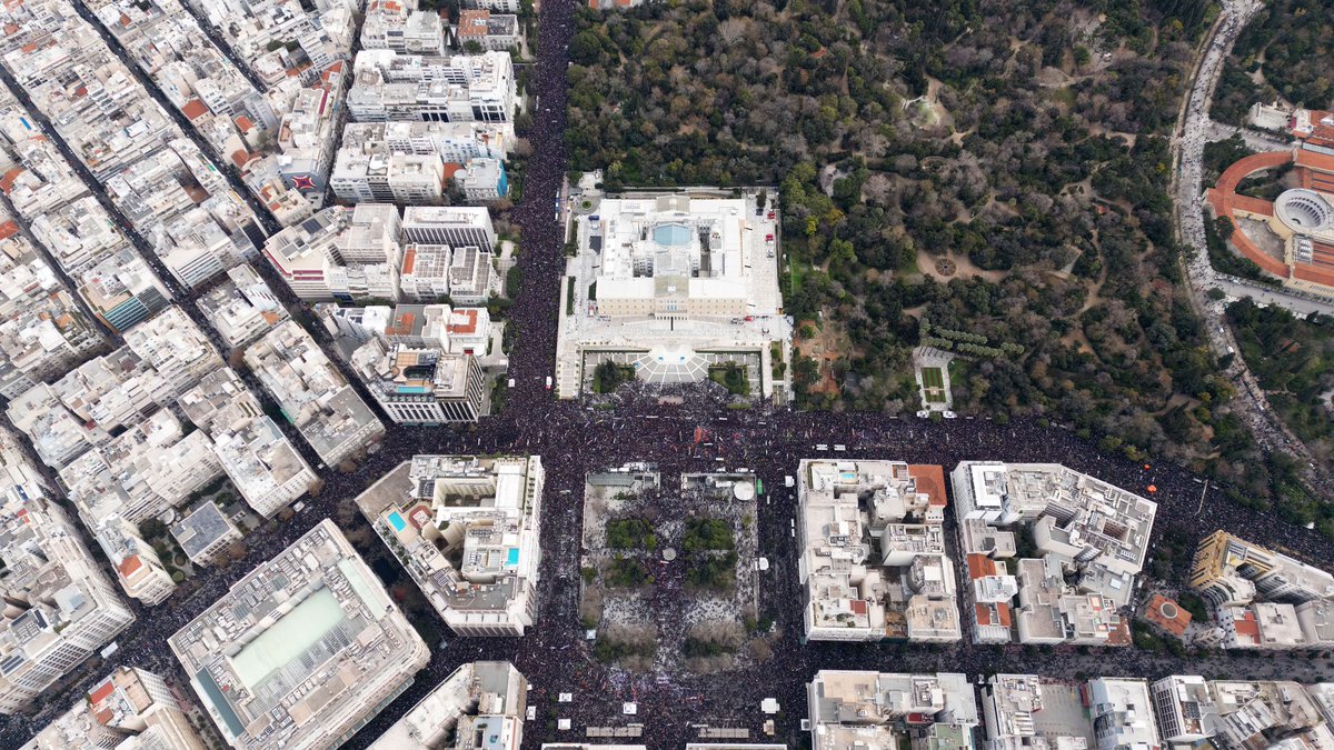 Οι φωτογραφίες από το πρακτορείο ΙΝΤΙΜΕ, είναι ενδεικτικές του μεγέθους της σημερινής συγκέντρωσης με επίκεντρο την Πλατεία Συντάγματος