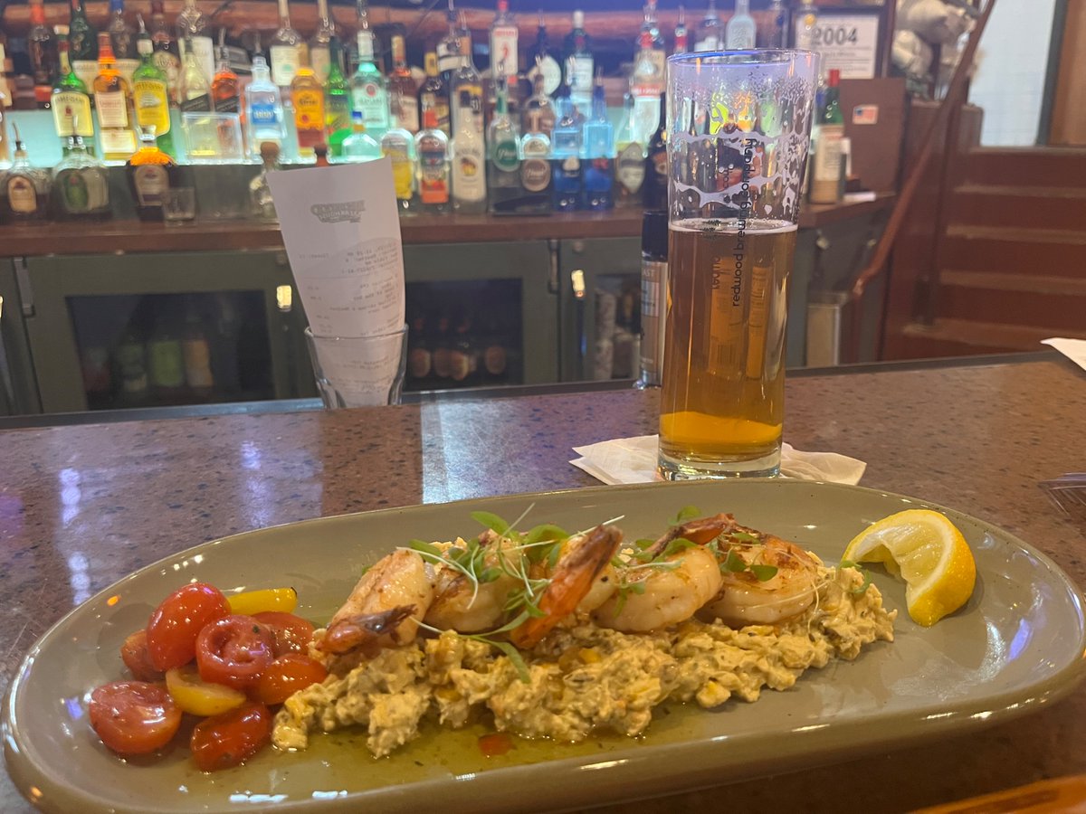 HuuupT's tweet photo. #508 @TheRedwoodLodge 

Homemade beef barley soup, grilled shrimp with elote  and an IPA https://t.co/C05Ug6JtIZ