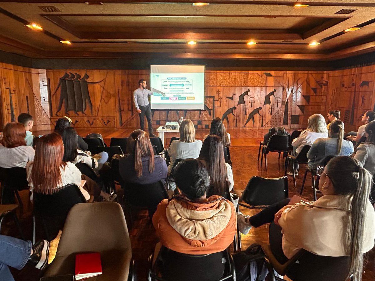 MinSaludCol's tweet photo. En #MinSaludCol Fortalecemos capacidades en Seguridad Social en #Caldas.
Nos encontramos en #Manizales reforzando el proceso de sensibilización y formación en Comunicación y Educación, junto a agentes del sistema, para seguir impulsando la #CulturaDeLaSeguridadSocial.
¡Pongámosle el corazón, la Seguridad Social nos pertenece! ❤️
#PongámosleElCorazón #SeguridadSocial