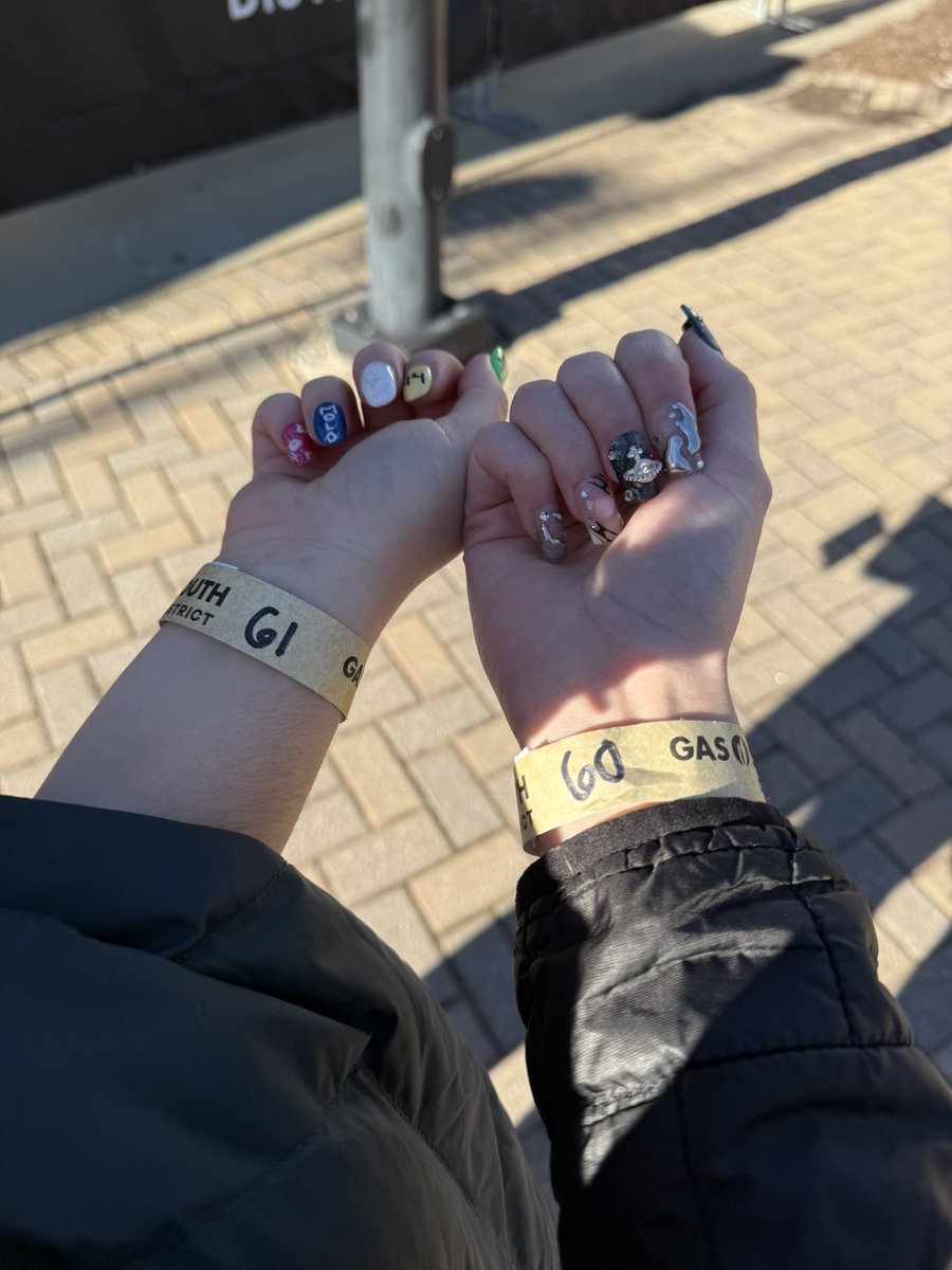 markiepods's tweet image. yall…… we r getting that barricade