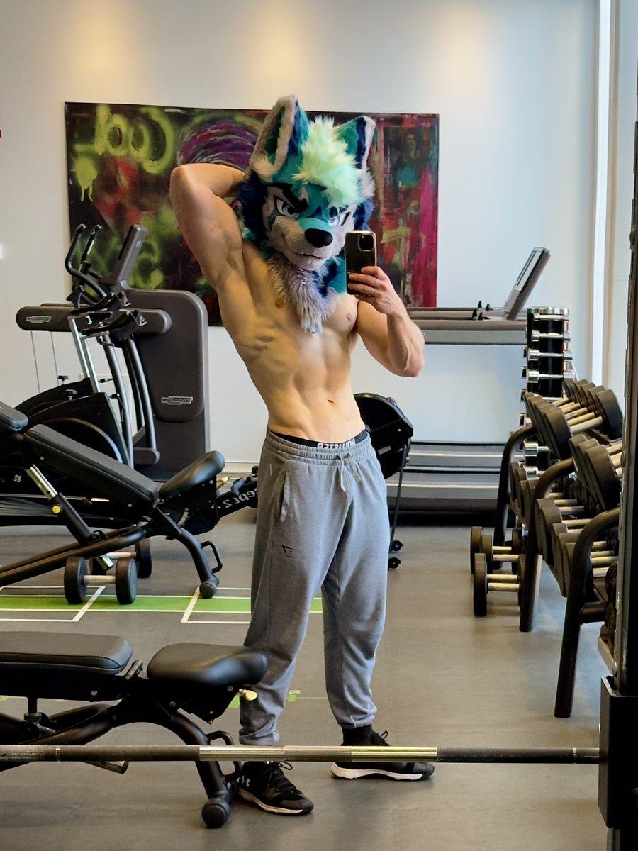 SkyeWolf_'s tweet photo. I got even leaner over NFC! https://t.co/XeElKoX7n7