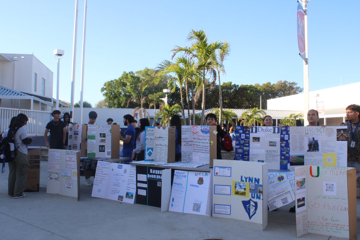 SeedeenNihara's tweet image. AVID hosted :
 our very own 
COLLEGE FAIR 🎓

We allowed students to participate in a gallery walk while checking out some great college research projects all with QR codes to allow students to tour college campuses 🥰. 
#collegeispossible 
#AVIDimpact