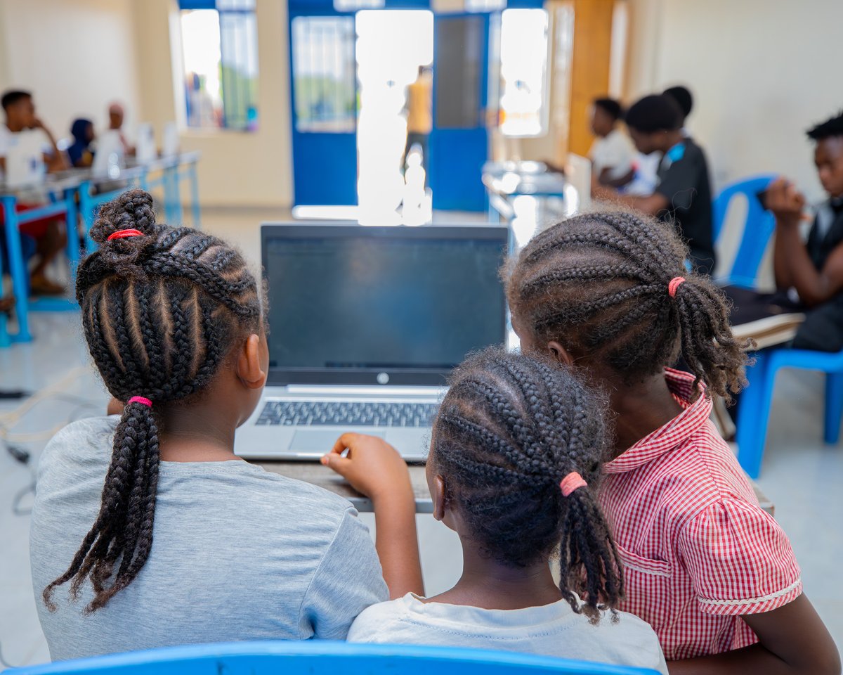 RefugeesRwanda's tweet photo. At the Emergency Transit Mechanism in Rwanda, refugee children regain their right to learn through accelerated education, computer &amp; language classes.

Thanks to a great partnership with the EU🇪🇺,these children are building skills for a brighter future as they await resettlement! https://t.co/3OVXgOP9L6