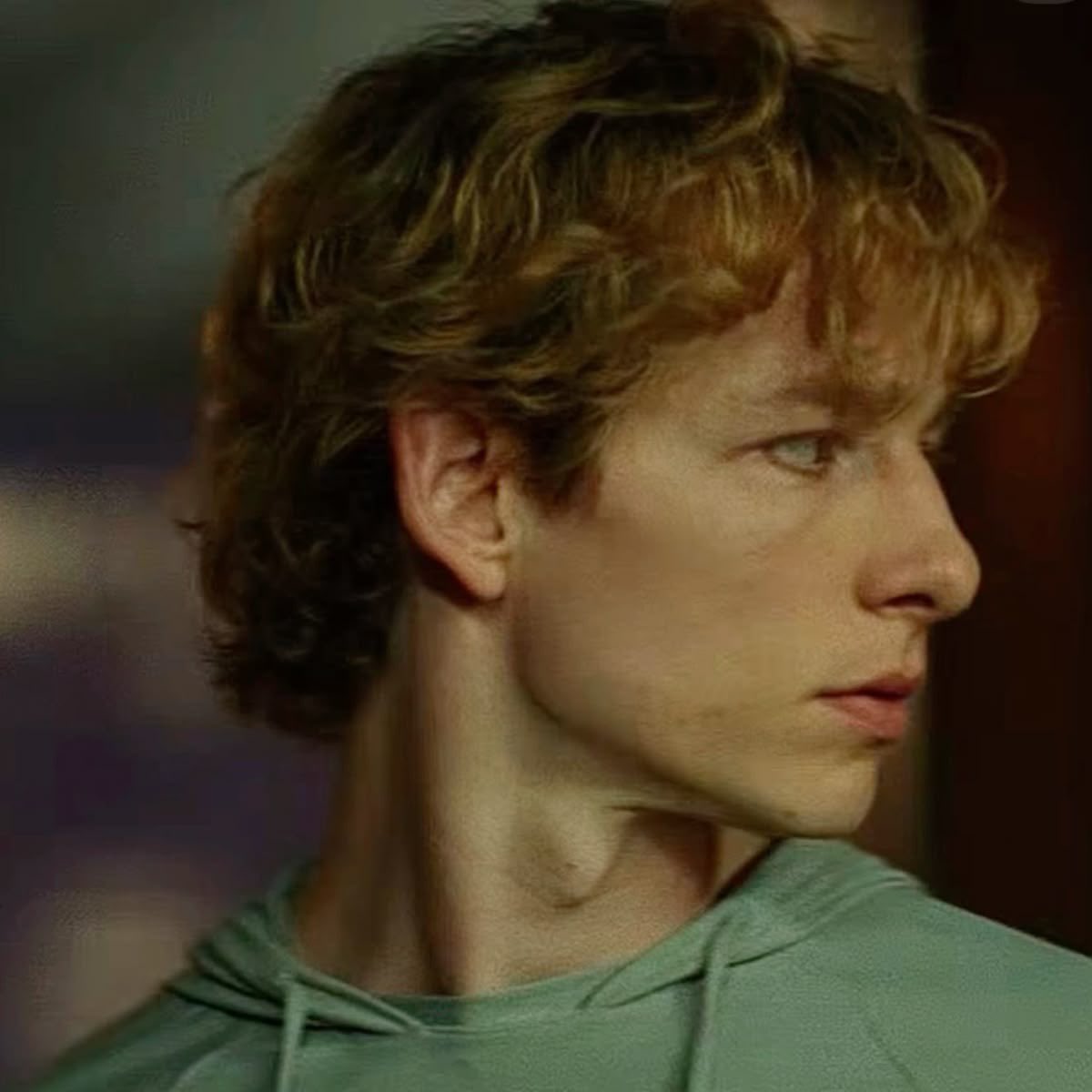 quinnzier's tweet photo. Mike Faist’s side profile is so elite it deserves its own IMDb page. https://t.co/9yae50OTaZ