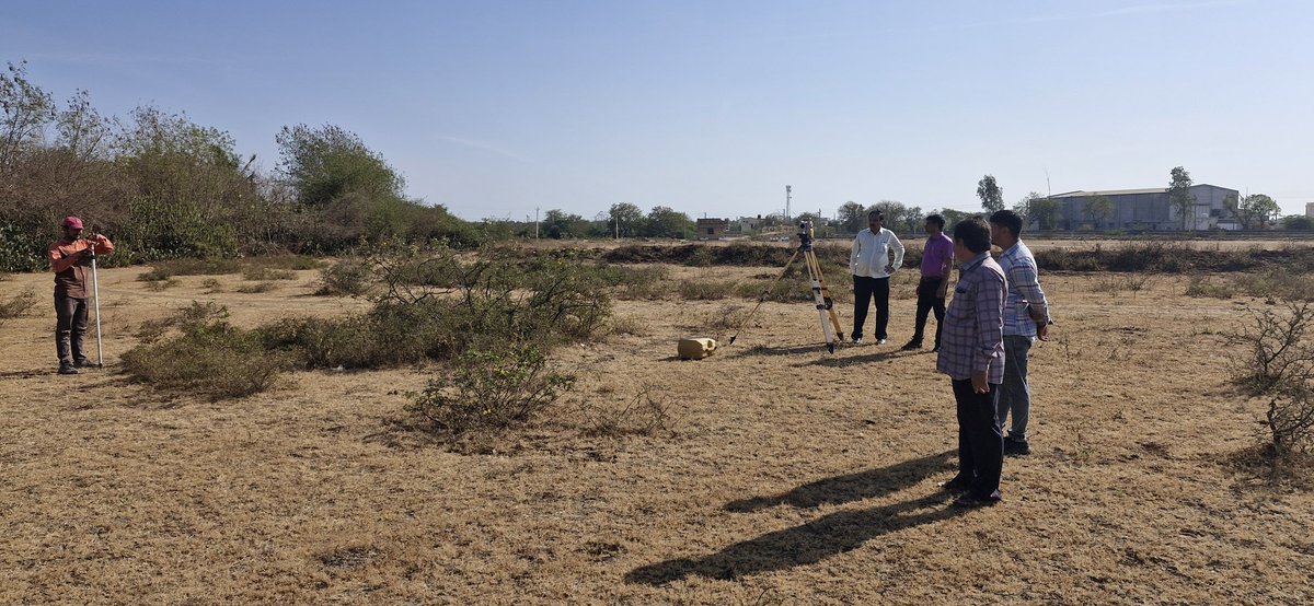 આજ રોજ સોંદરડા ગામે વહીવટદાર અને તલાટી મંત્રી દ્વારા ગામતળની માપણી કરવામાં આવી.<a href="/DdoJunagadh/">DDO Junagadh</a> <a href="/TdoKeshod/">TDO KSD</a> <a href="/esdmkeshod/">ASSISTANT COLLECTOR & SDM KESHOD</a> <a href="/DPJUNAGADH/">Meera Sompura Dy DDO JUNAGADH (GAS)</a>