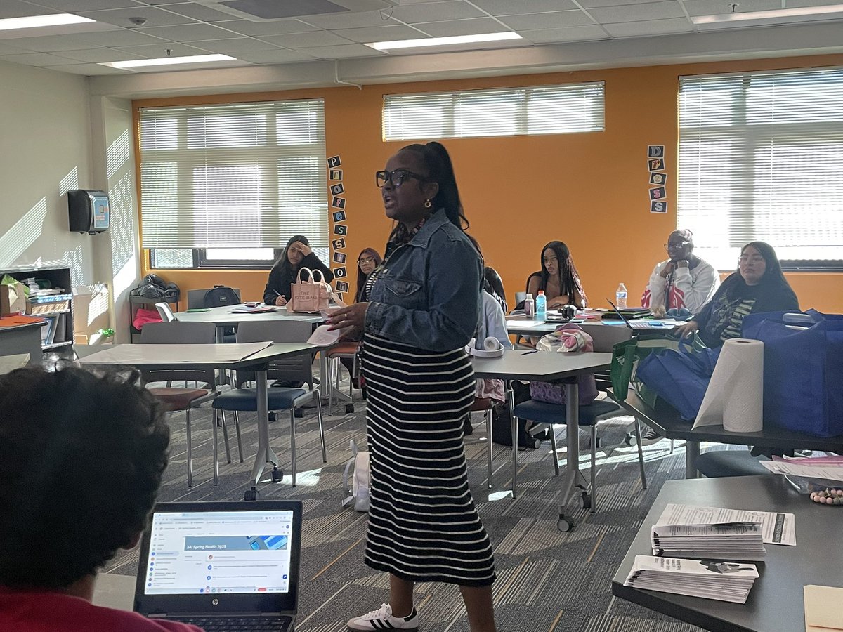 MissEducated13's tweet photo. Happening now! @APSMAJ_Elem Reading Coaches mentoring @AtlantaCCAcad Teaching as a Profession scholars on the Science of Reading.  We are excited for scholars to utilize their new skills during their student teaching experience in @apsudate schools beginning next month! https://t.co/3WJNtWb1cB