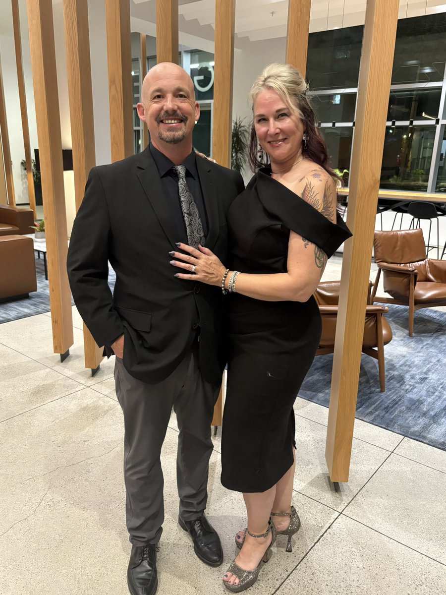 ProsapioJ's tweet image. My bride and I had a great time last night! I was honored to be a tiny piece in helping raise funds for what @FeedingSanDiego does for our @berry_bears1 and other school communities! This  is an amazing organization doing powerful work for families! BEARS RISE UP! @SBUSD_NEWS