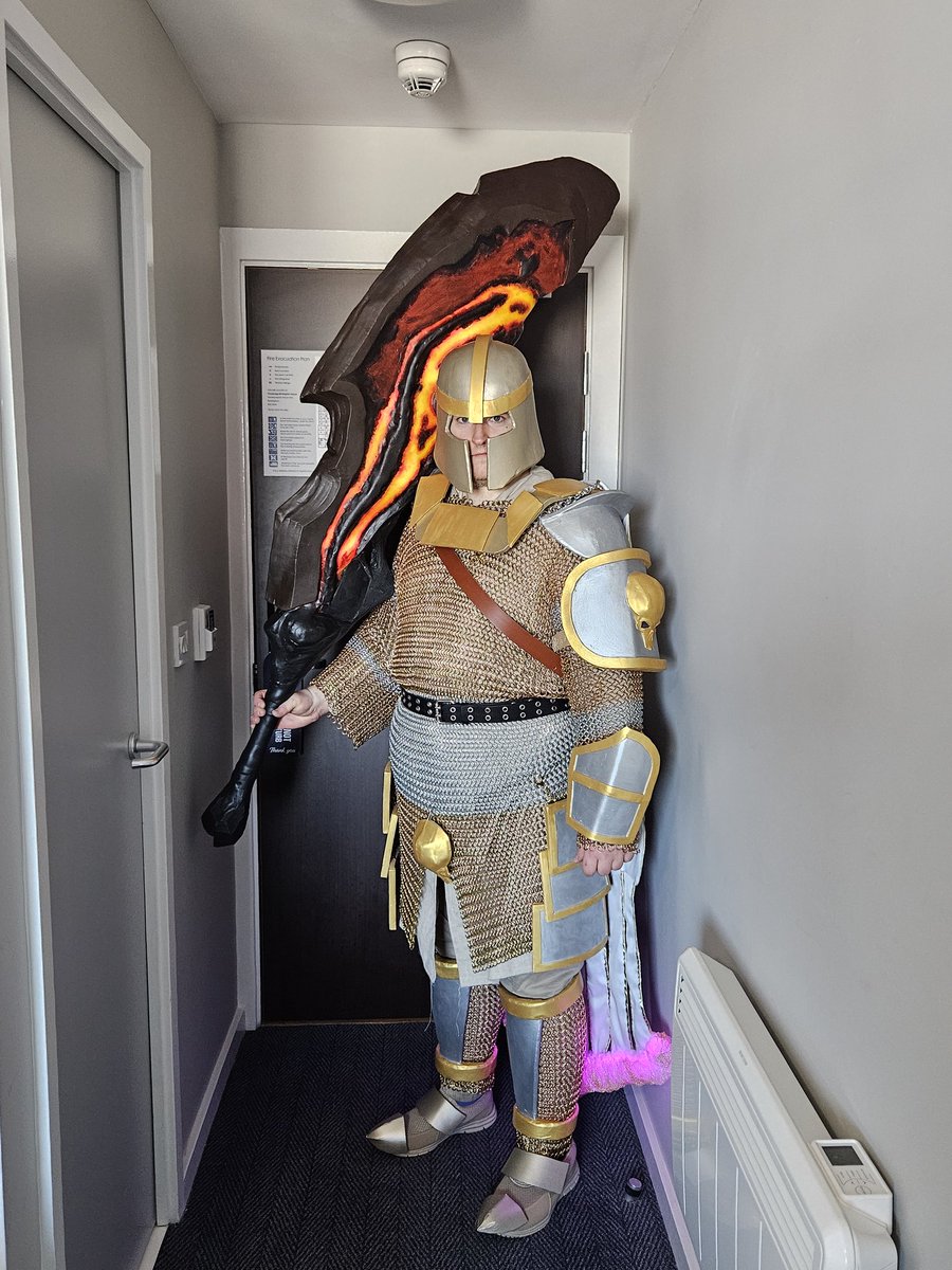DonzaRS's tweet photo. #runefest #cosplay https://t.co/BM0389uZTG