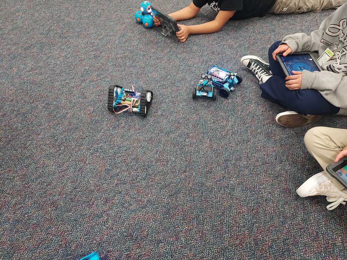 OlleLibrary's tweet image. Makers' Club started to learn how to code mBots and Ultimaker 2.0 robots after school yesterday. Lots of competitions as well as BattleBotting. #CodingFun #MoreThabBooks @Alief_Libraries @OlleMightyOwls