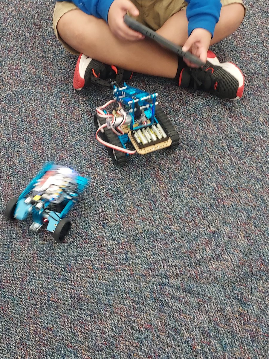 OlleLibrary's tweet image. Makers' Club started to learn how to code mBots and Ultimaker 2.0 robots after school yesterday. Lots of competitions as well as BattleBotting. #CodingFun #MoreThabBooks @Alief_Libraries @OlleMightyOwls