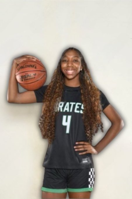 CleoHorton20's tweet image. Great Senior night 鉂わ笍馃挭馃徔so proud of u lady鈥檚 keep working 馃挭馃徔