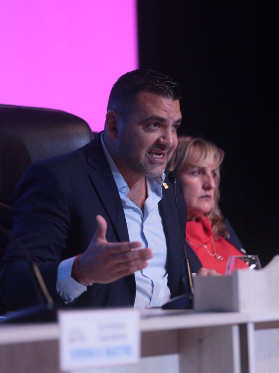 Discurso de apertura de Sesiones ordinarias del Concejo Deliberante 2025 🗣️

“Hoy asumimos el desafío de hacer más, de hacer mejor, de demostrar que no hay obstáculo que nos impida seguir transformando Ushuaia. Y lo hacemos con la misma convicción con la que hemos enfrentado cada