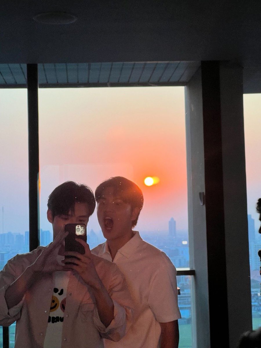 marcmcofc_idn's tweet photo. Tidak terasa ya sudah setahun, makasi banyak ya poon udah jadi partner mas natarit. Mimin bangga banget bisa nemenin kalian. Mimin akan terus dukung kalian, jadi ayok kita buat kenangan indah lainnya sama²🥹. Kita semua sayang marcpoon💖

#1stLovewithMarcPoon
#marcmc #poon_mit12 https://t.co/O36zKWXRew