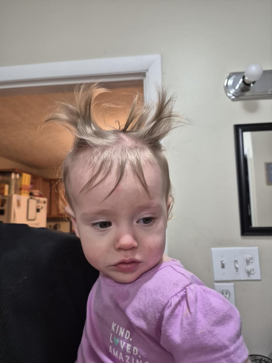 ConnorNineTails's tweet image. The two loves of my life ❤️😂